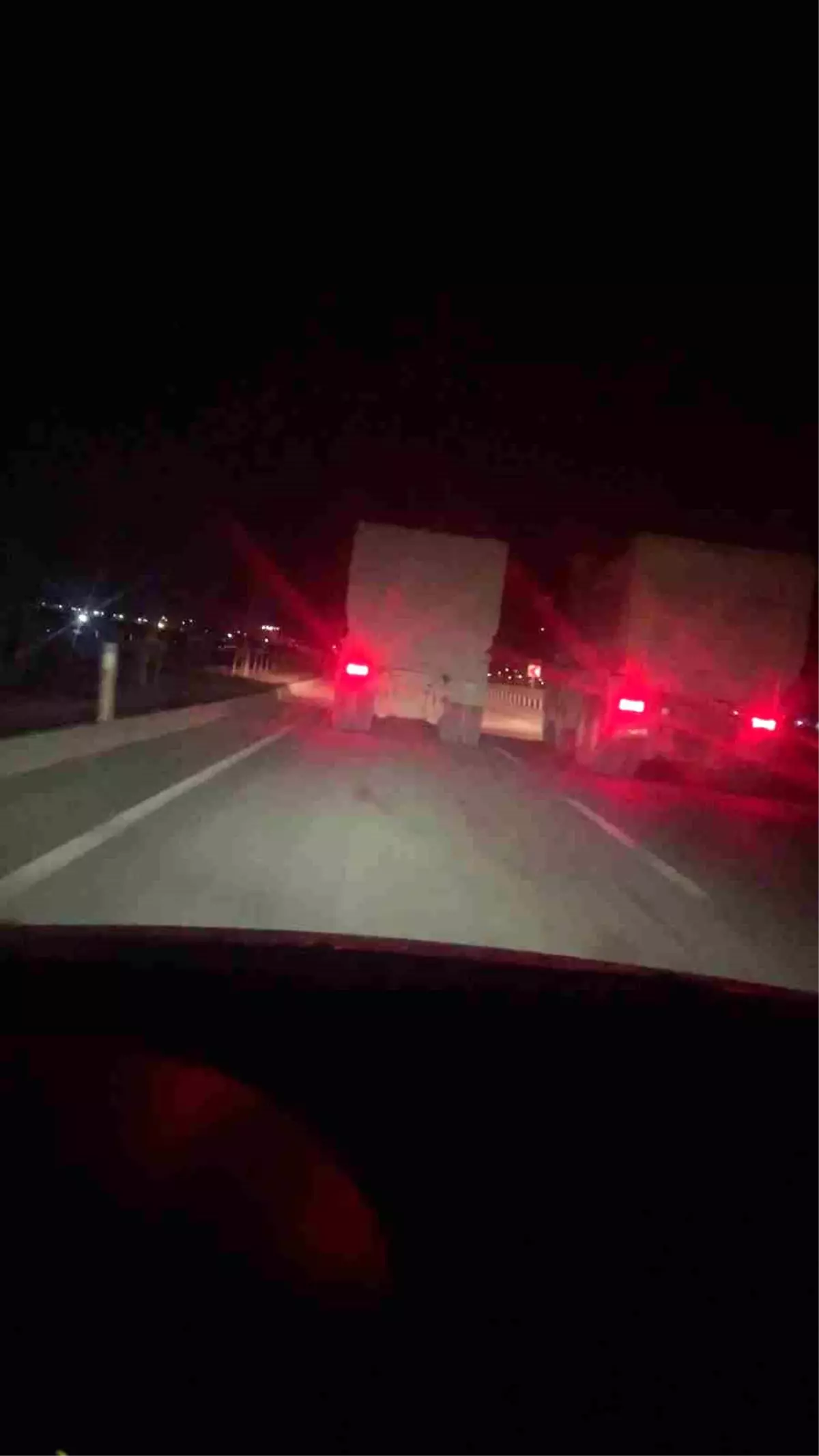 Hatay’da Hafriyat Kamyonları Trafikte Çılgın Yarışa Girdi!