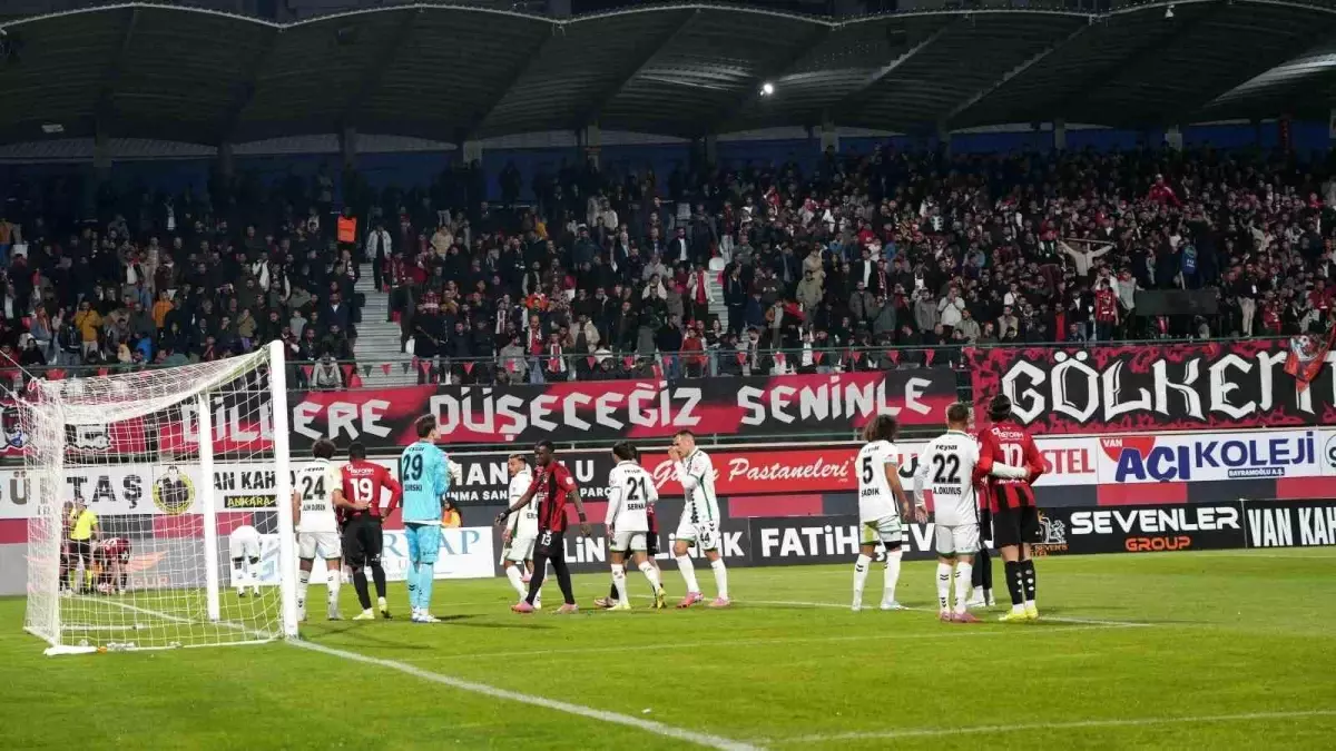 Vanspor FK, Sakaryaspor’u 3-2 Yendi