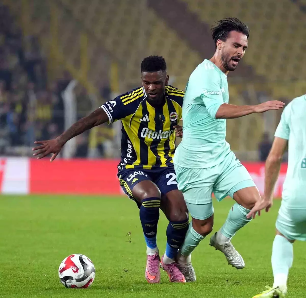 Fenerbahçe, Kayserispor’u 4-2’lik Çarpıcı Galibiyetle Fethetti