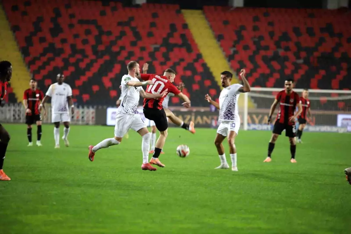 Eyüpspor İlk Yarıda 1-0 Önde, Umut Bozok Penaltı ile Gol Attı!