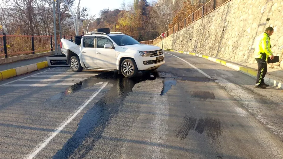 Tunceli’de Kamyonet 7 Metre Yüksekten Düştü: 4 Çocuk Hafif Yaralı