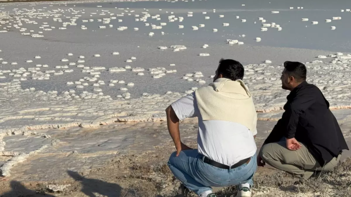 Tuz Gölü’nde Kuraklıkla Gelen Büyüleyici Tuz Kütleleri ve Görsel Şölen