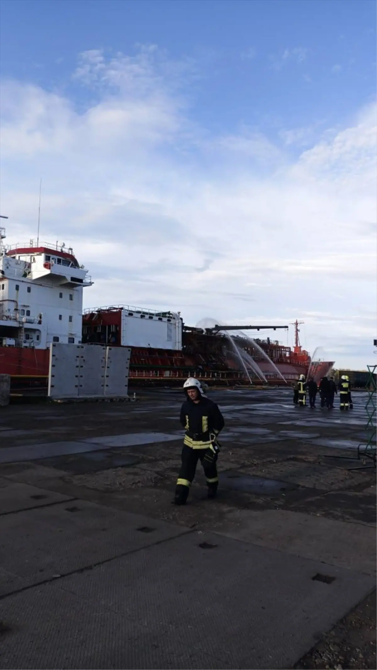 Ukrayna’da Türk Bayraklı LPG Gemisi ORINDA’da Çıkan Yangın Kontrol Altına Alındı