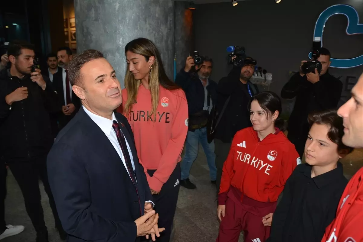 Balıkesir’in Milli Sporcularından Başkan Akın’a Ziyaret