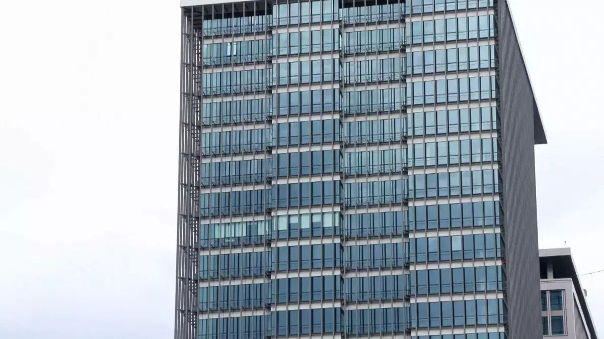 Fırtına, Ümraniye’deki Temizlik İşçilerini Zorladı