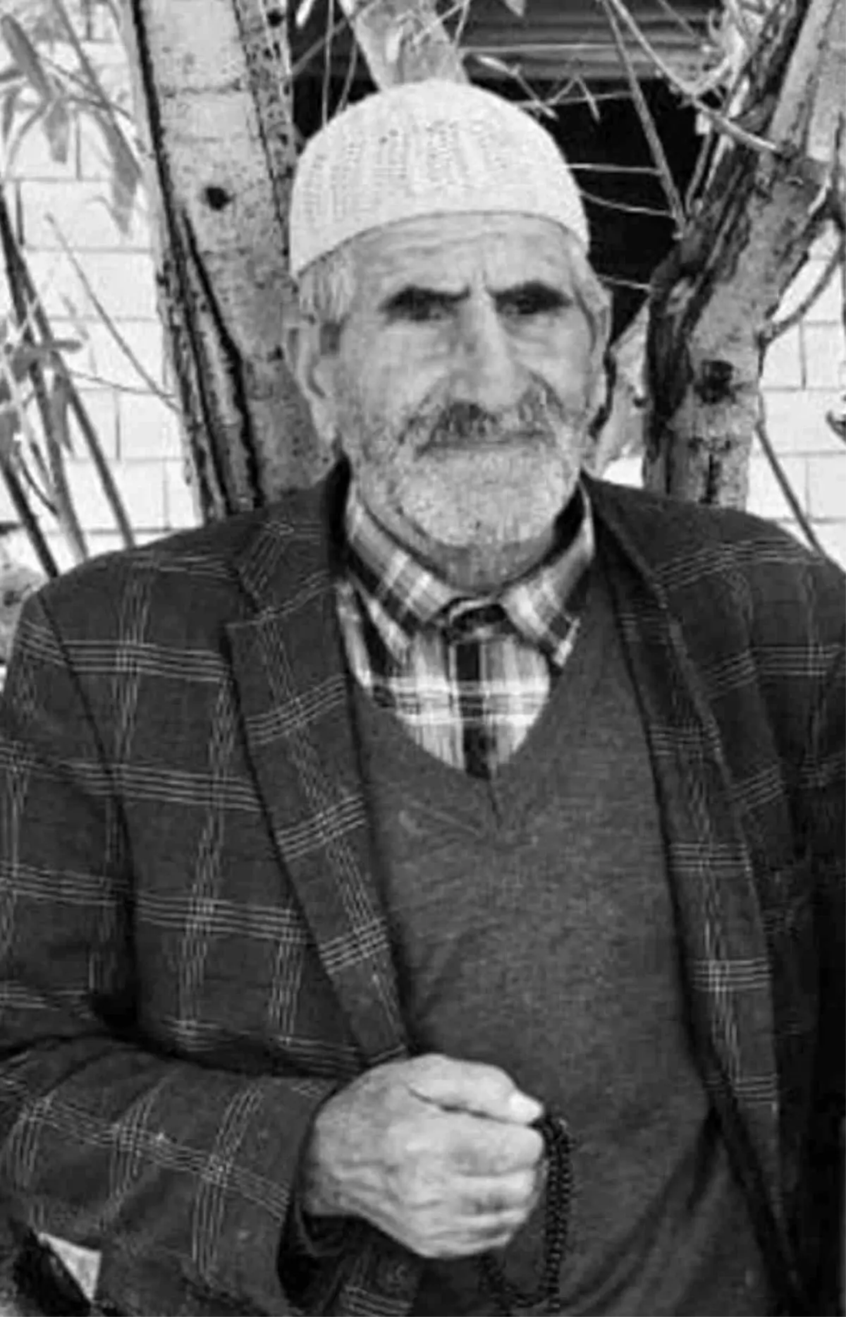 Van’da Geri Manevra Faciası: 70 Yaşındaki Baba Geriye Düşen Kamyonetle Ezildi