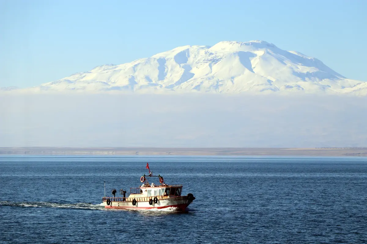 Kuraklık Balıkçılığı Vurdu: Van’ın Yeşilsu Limanı’nda Su Seviyesi Krizi