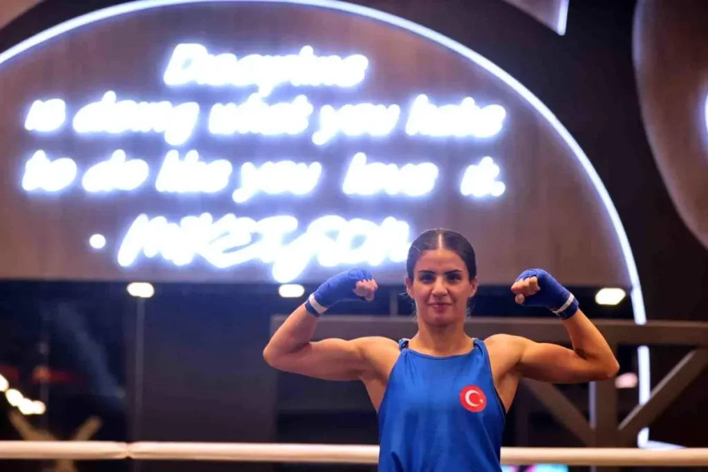 Vanlı Boksör Evin Erginoğuz Altın Madalya ile Türkiye’yi Gururlandırdı