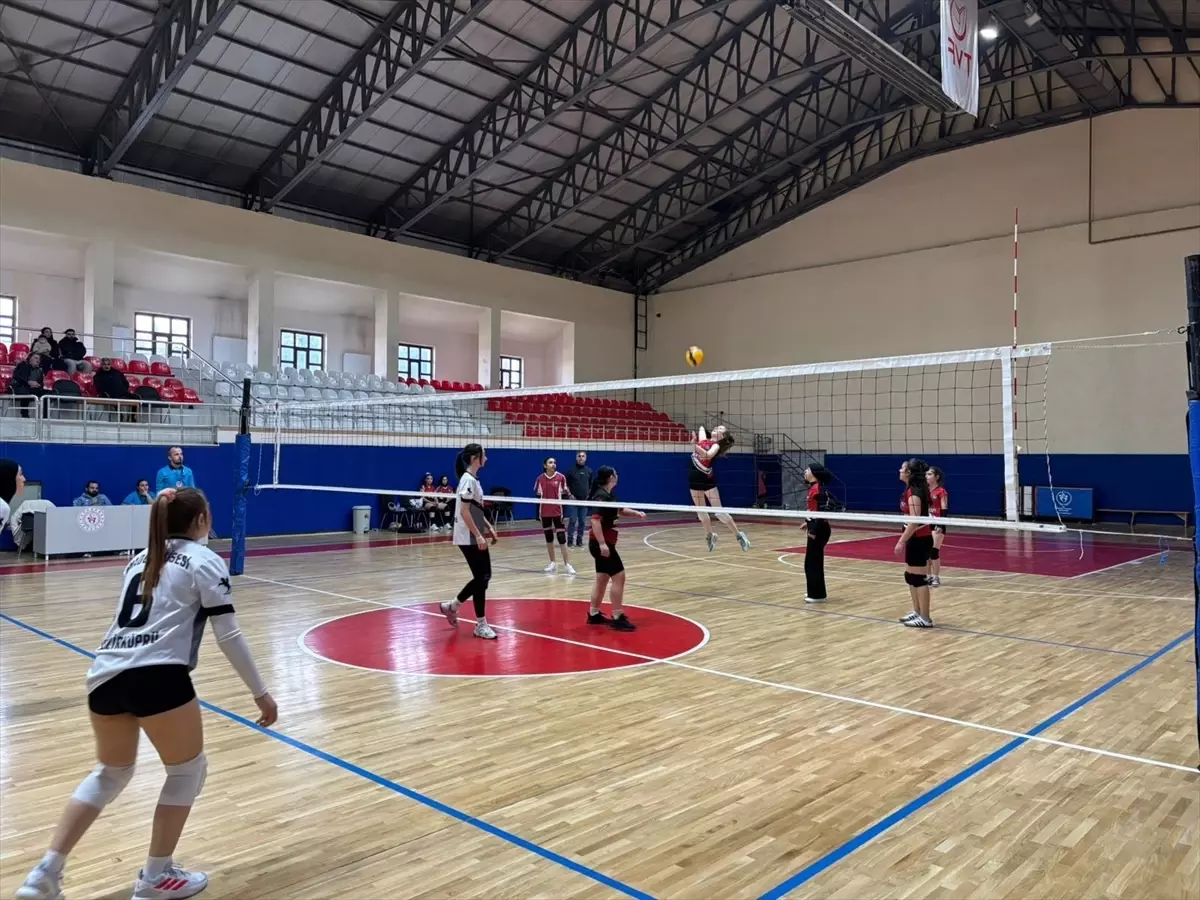 Vezirköprü’de Okul Sporları Genç Kızlar Voleybol Turnuvası Finali Şampiyonluğu Köprülü Mehmet Paşa Anadolu Lisesi Kazandı