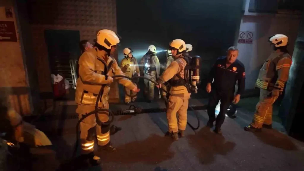 Çekmeköy’de Yanık Kokusu İhbarı Yangını Felakete Dönüştürmeden Önledi