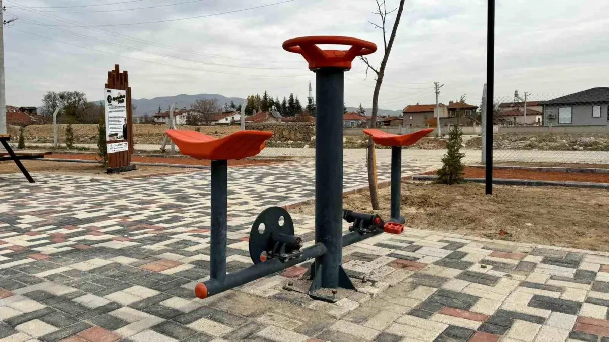 Bolvadın’deki Yeni Açılan Parkta Vandalizm: Belediye Sert Tepki Gösterdi