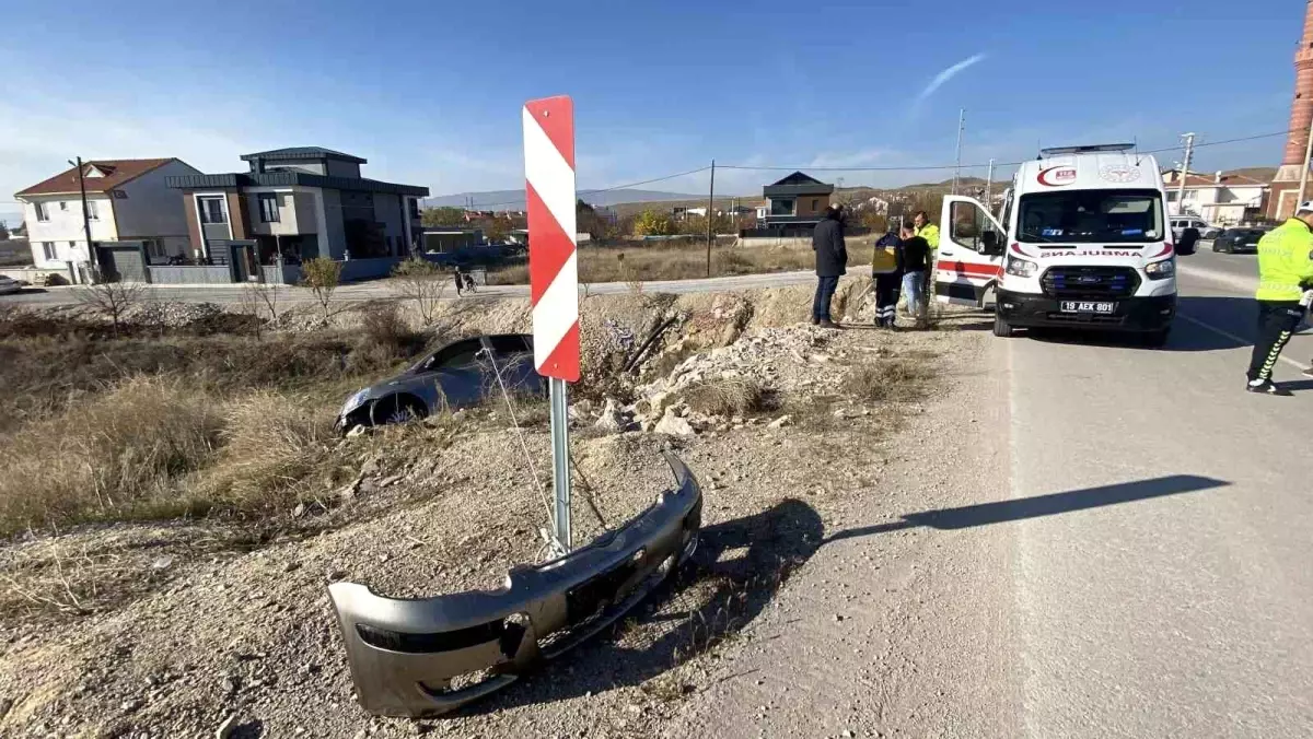 Çorum’da Kontrolden Çıkan Otomobil Köprüden Düşerek Asılı Kaldı