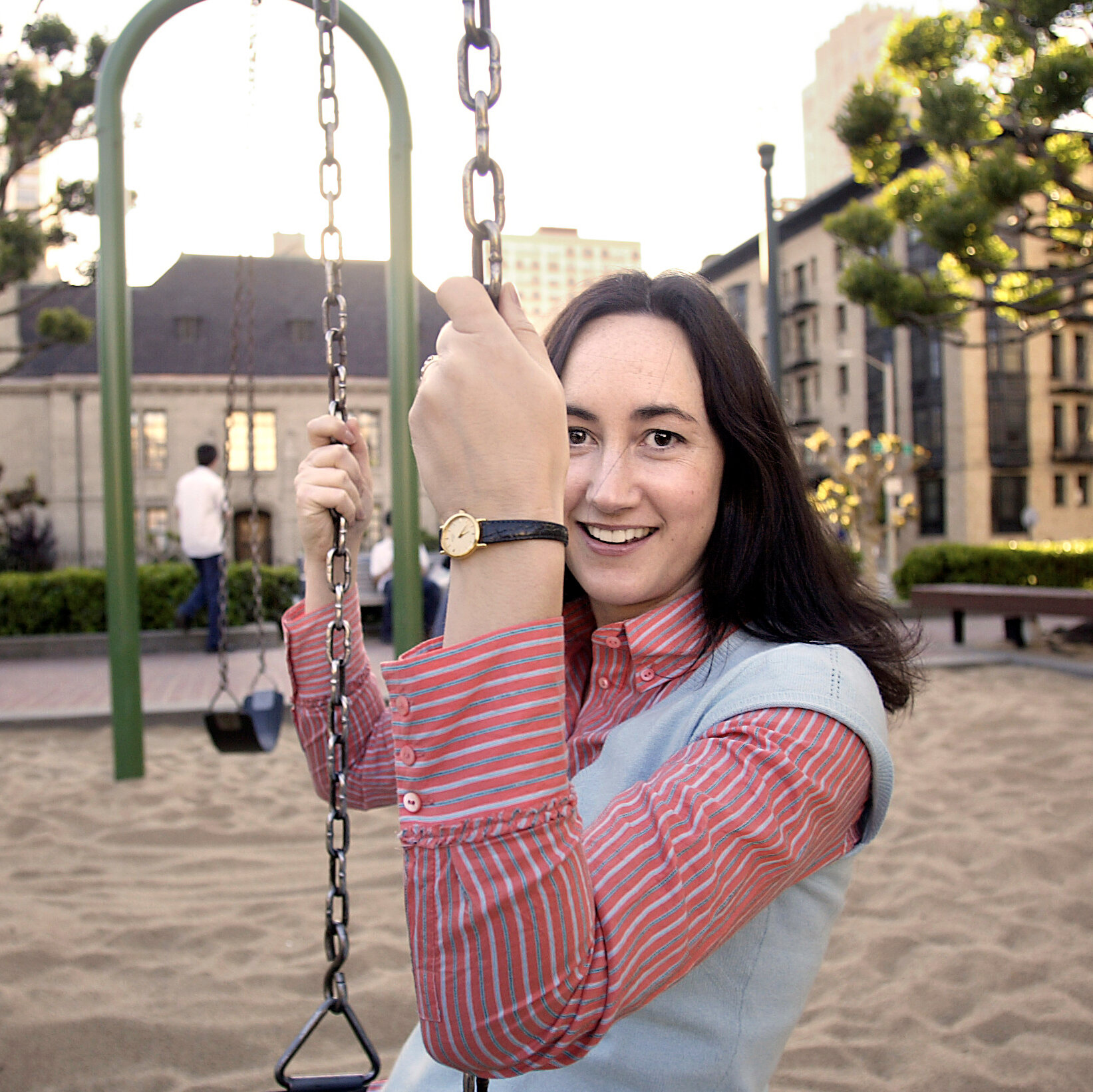 Sophie Kinsella, Author of “Confessions of a Shopaholic,” Dies at 55