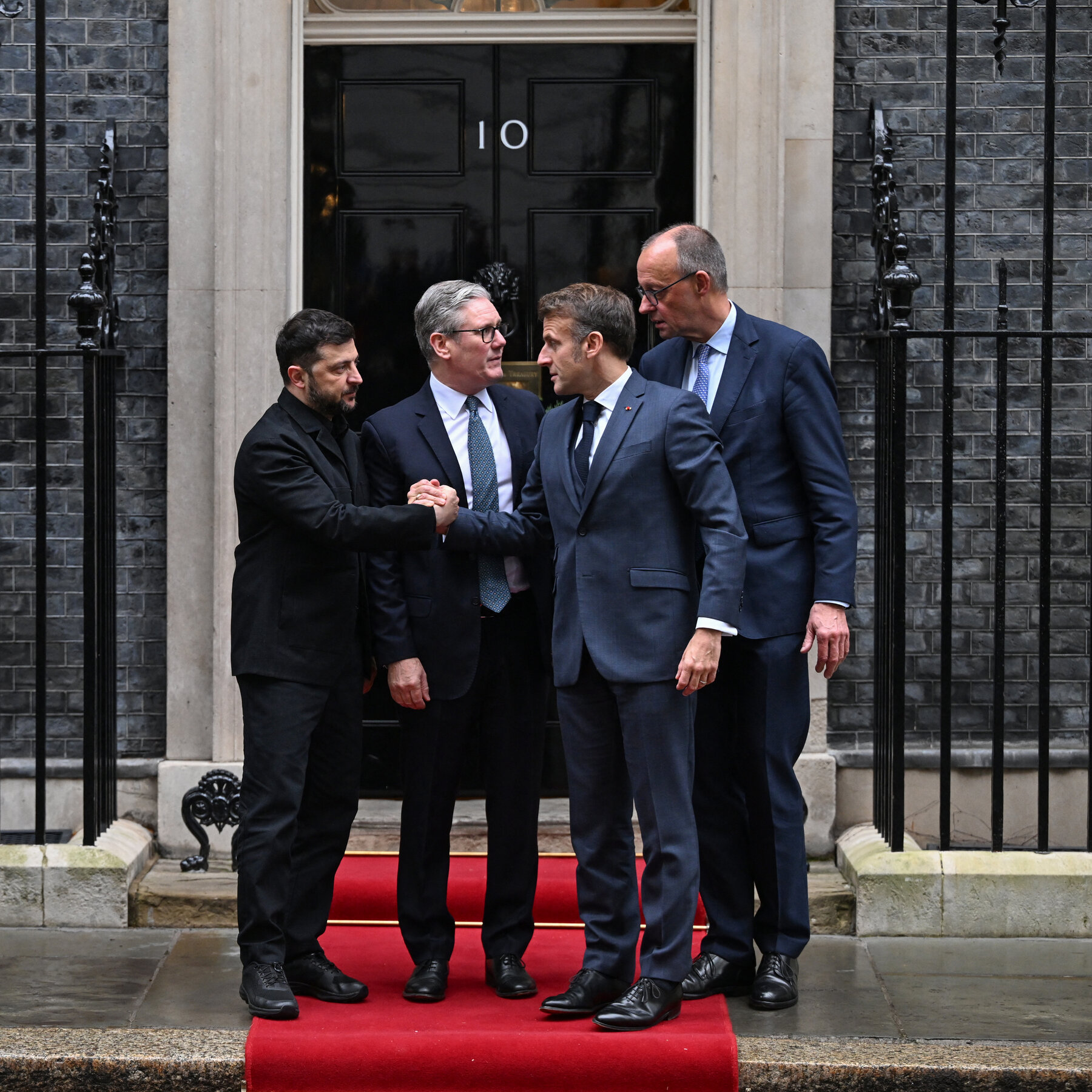 Trump Criticizes Zelensky as Ukraine Peace Talks Drag On with European Leaders