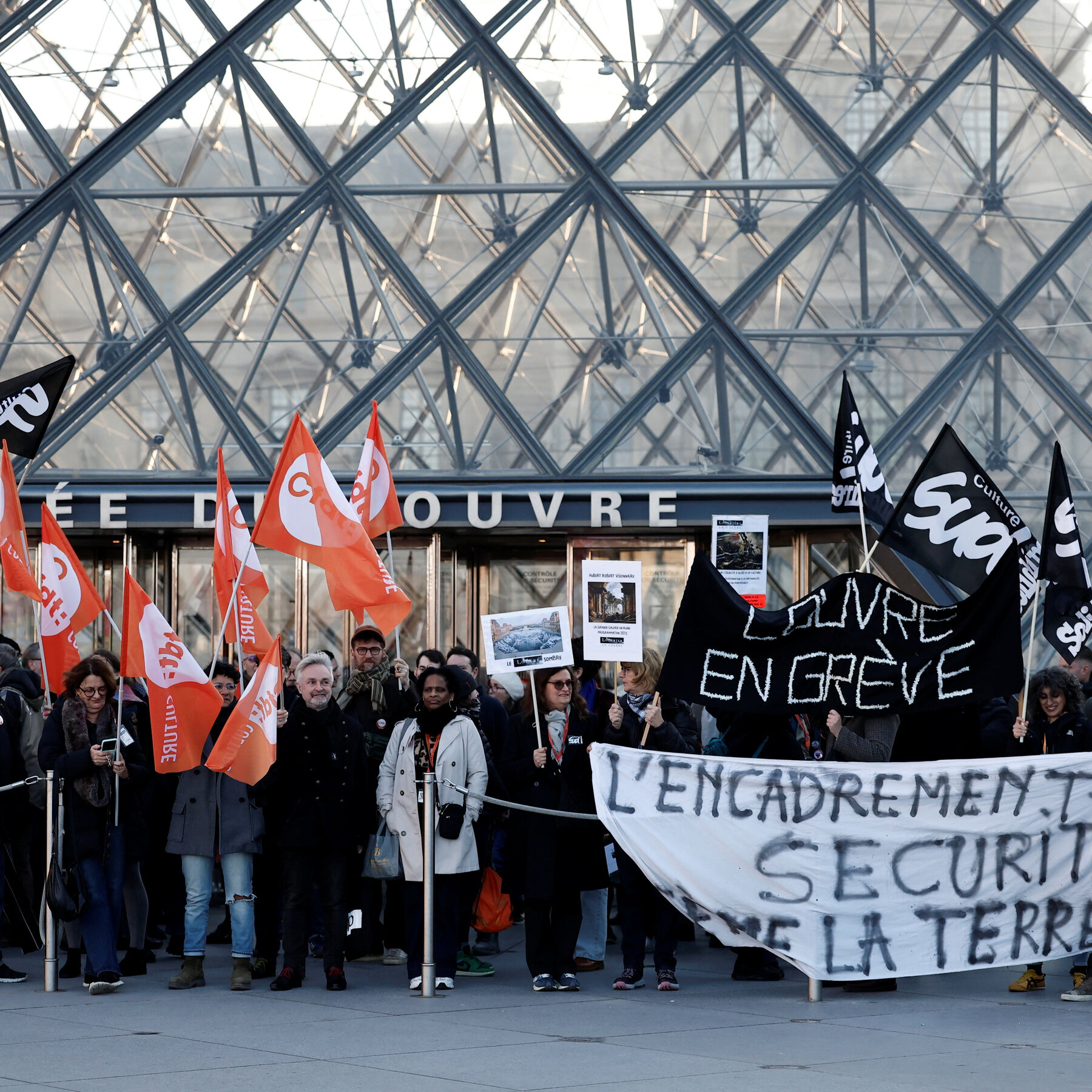 Louvre Museum Staff Stage Day‑Long Strike, Leaving Visitors at the Door