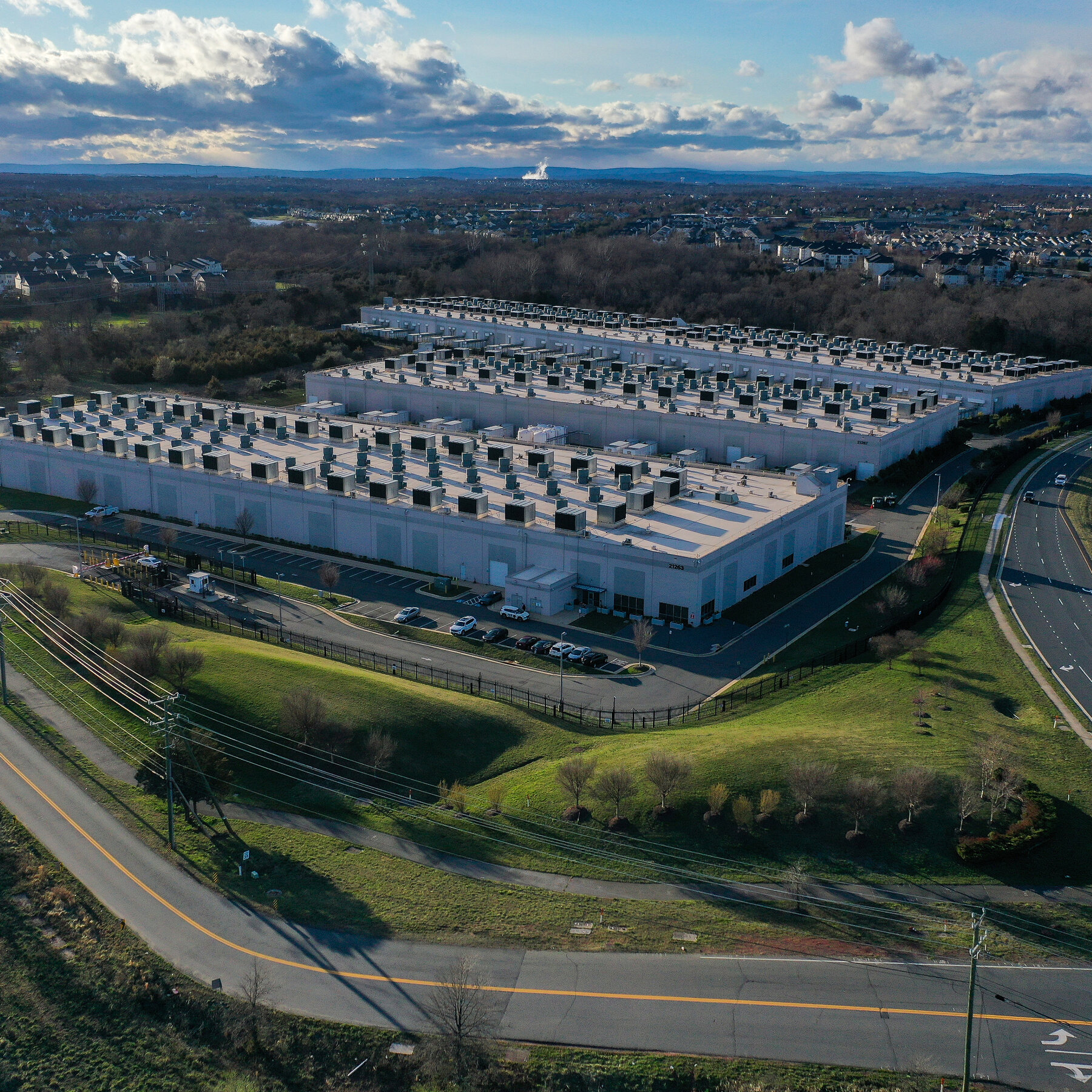 Senators Investigate Role of AI Data Centers in Rising Electricity Costs