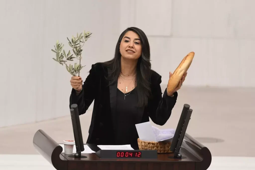 Meclis’te Sert Tartışmalar: DEM, CHP ve AK Parti Üzerinde Yoğun Eleştiriler