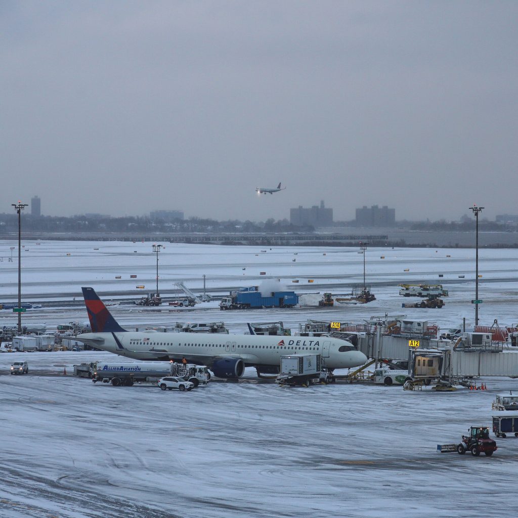 Hundreds of Flights Canceled at New York Airports, Even With a Few Inches of Snow