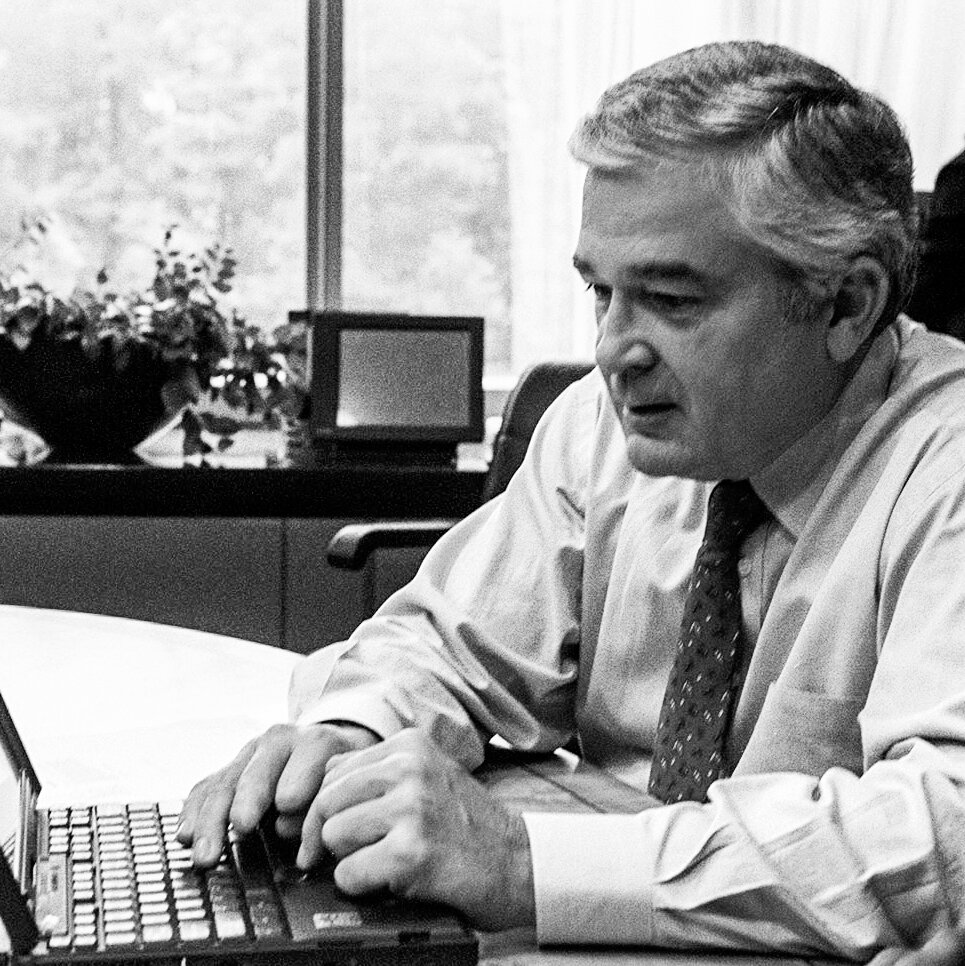 Louis V. Gerstner, Who Rescued IBM in the 1990s, Dies at 83