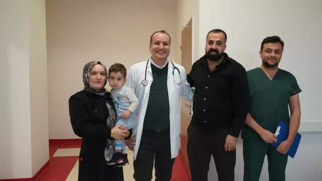 Mıknatıs Yutan Çocuk Sağlığına Kavuştu: 1,5 Yaşındaki Faruk’un Başarılı Laparoskopi Operasyonu