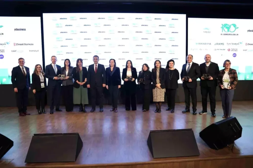 3’üncü Sürdürülebilir Yüzyıl Zirvesi’nde Yeşil Dönüşümün Yol Haritası Konuşuldu