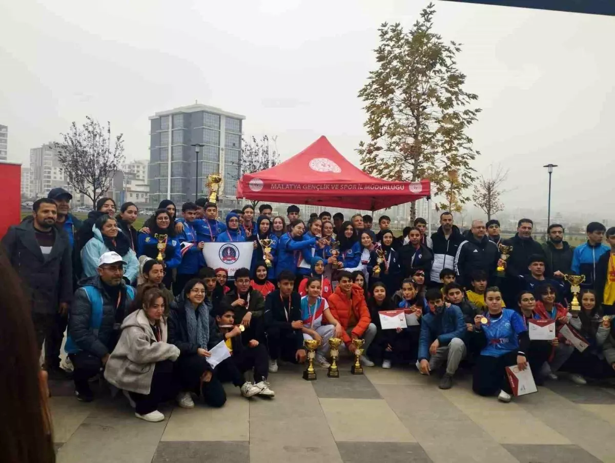 Malatya 100.Yıl Parkı’nda 380 Öğrenciyi Büyüleyen Oryantiring Şöleni