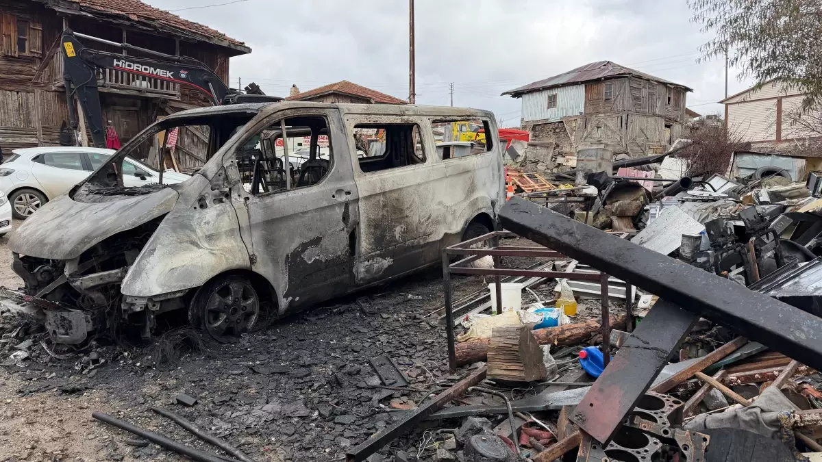 Çamlıdere’de Muhtarın Araçları Ateşe Verildi: 4 Milyonluk Zarara Yol Açtı