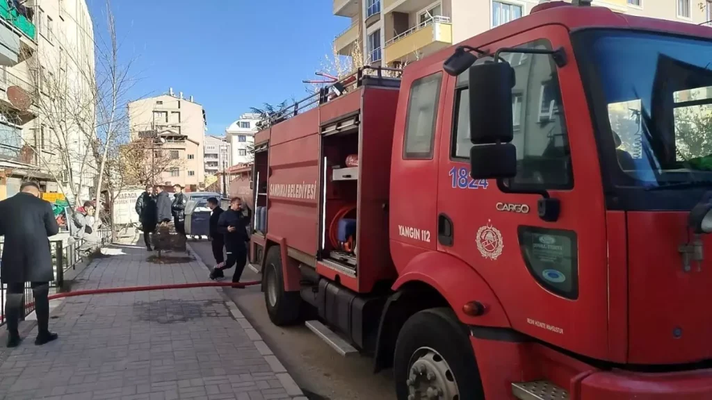 Afyonkarahisar’da Çatı Yangını Paniğe Neden Oldu