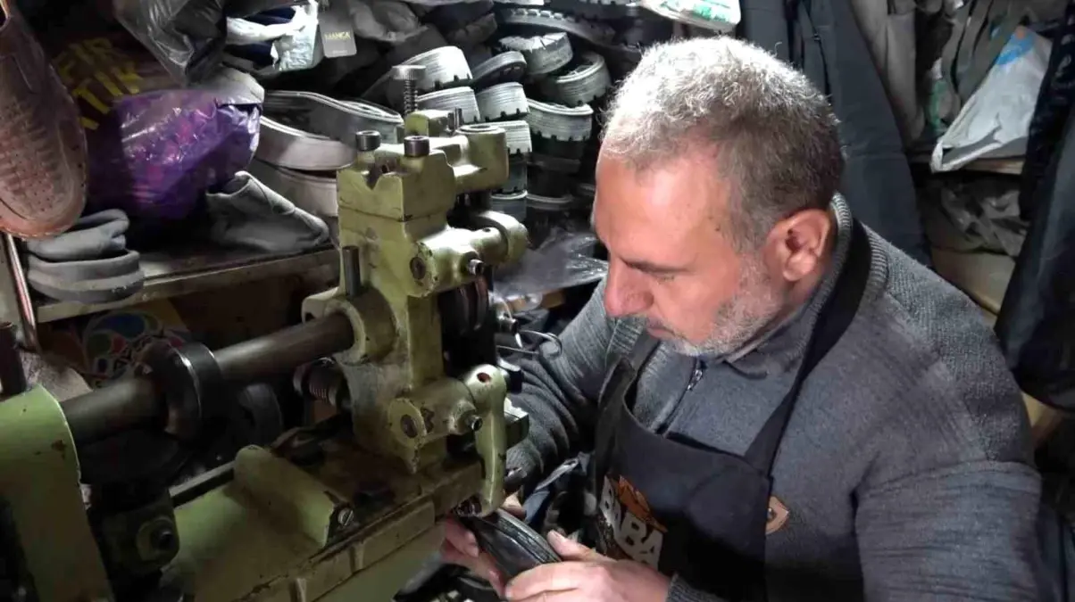 Yarım Asır Ayakkabı Tamirciliği: Gaziantep’te 5 Metrekarelik Dükkanın Hikâyesi