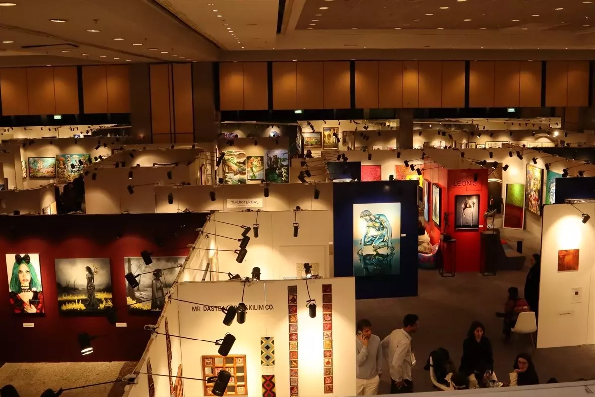 6. İstanbul Sanat ve Antika Fuarı’na Yoğun İlgi