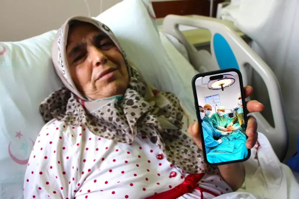 60 Yaşındaki Kadın Hamile Olduğunu Sandı, Hastaneye Gittiğinde Dev Kitle Şoku Yaşadı!