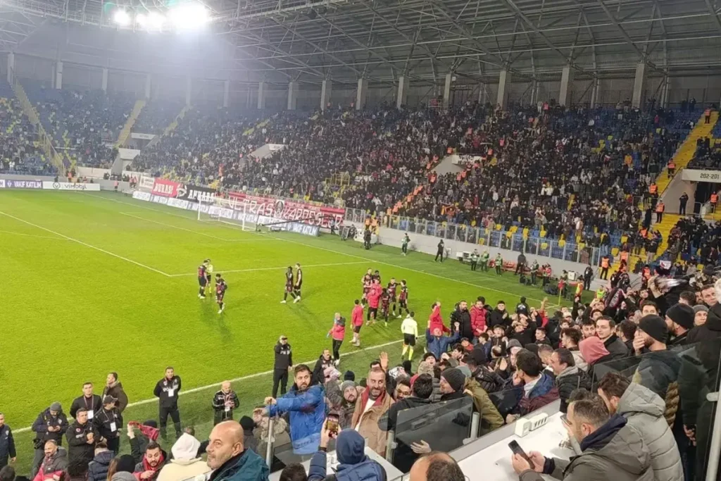 7 gollü Gençlerbirliği‑Trabzonspor maçı Süper Lig tarihine geçti