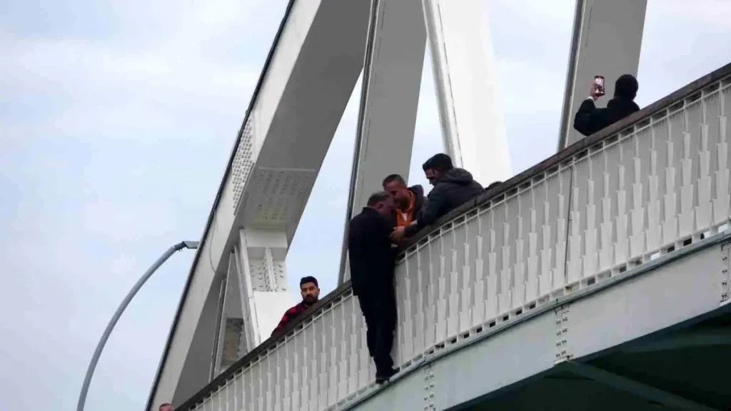 Manavgat Köprüsünde 7. Kez İntihar Girişimi: Polis Son Anda Hayatı Kurtardı