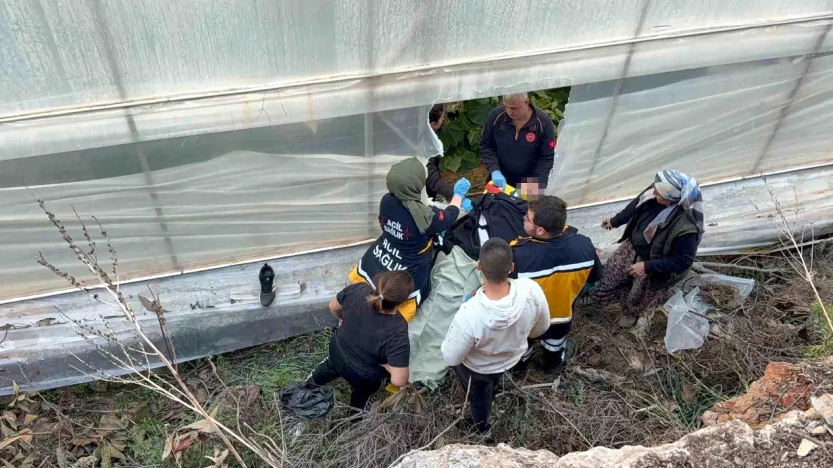 7 Metrelik Duvar Çöktü! Gazipaşa’da Çiftçi Ağır Yaralandı