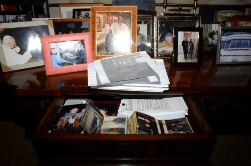 Epstein Belgeleri: Trump’a Ait Fotoğraflar Erişimden Kaldırıldı