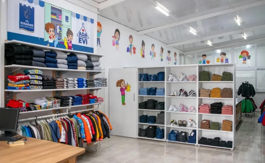 Ada Kıyafet Evi Kuşadası’nda Dayanışmanın Örnekliğini Gösteriyor