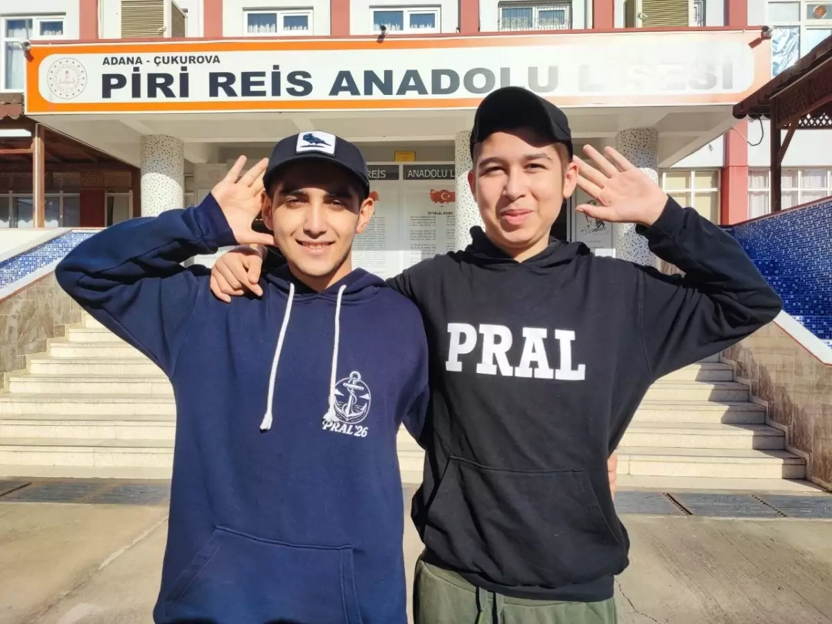 Adana’da Kanseri Yenen İki Genç, Okul Kapılarını Balonlarla Açtı!