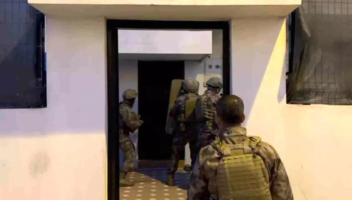 Adana’da Silah Ticareti Operasyonu: 23 Şüpheli Yakalandı