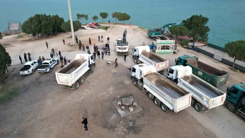Adana’da Yıkım Gerginliği: Protestolar ve Yangınlar