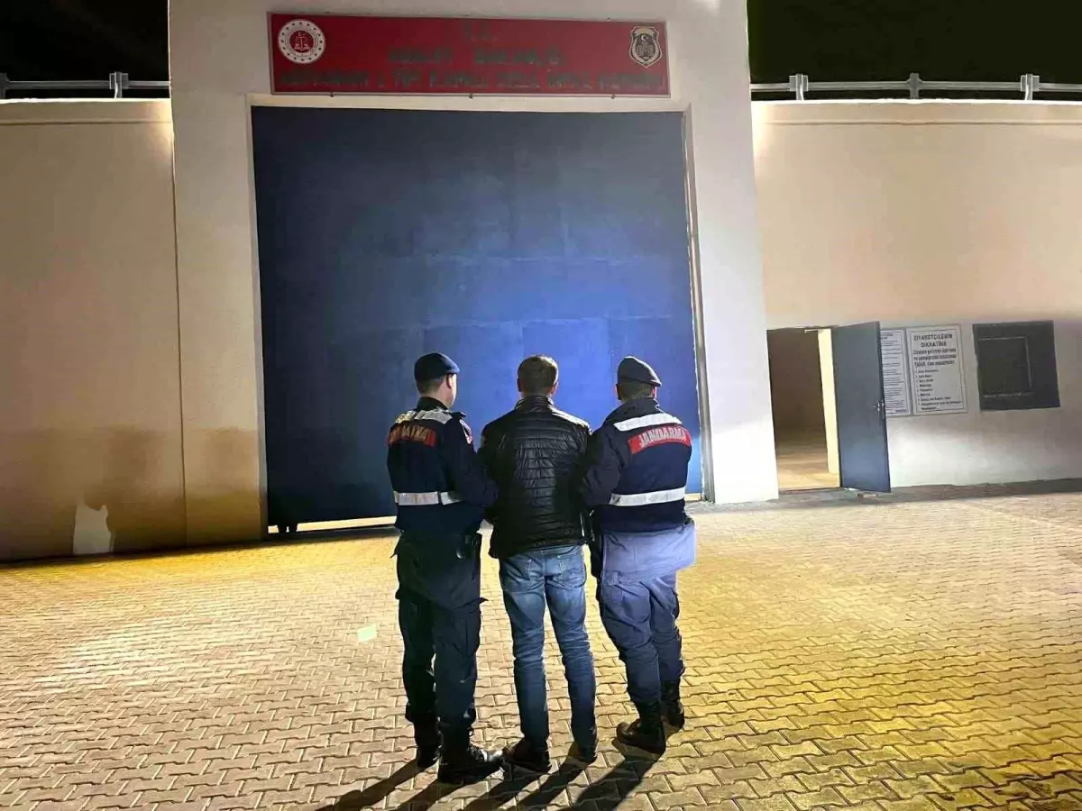 Adıyaman’da 12 Yıllık Hapis Cezası Bulunan Uyuşturucu Şahısı Jandarma Operasyonuyla Yakalandı