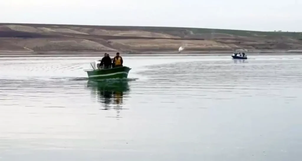 Adıyaman’da Tekne Alabora, Bir Kişi Kayboldu