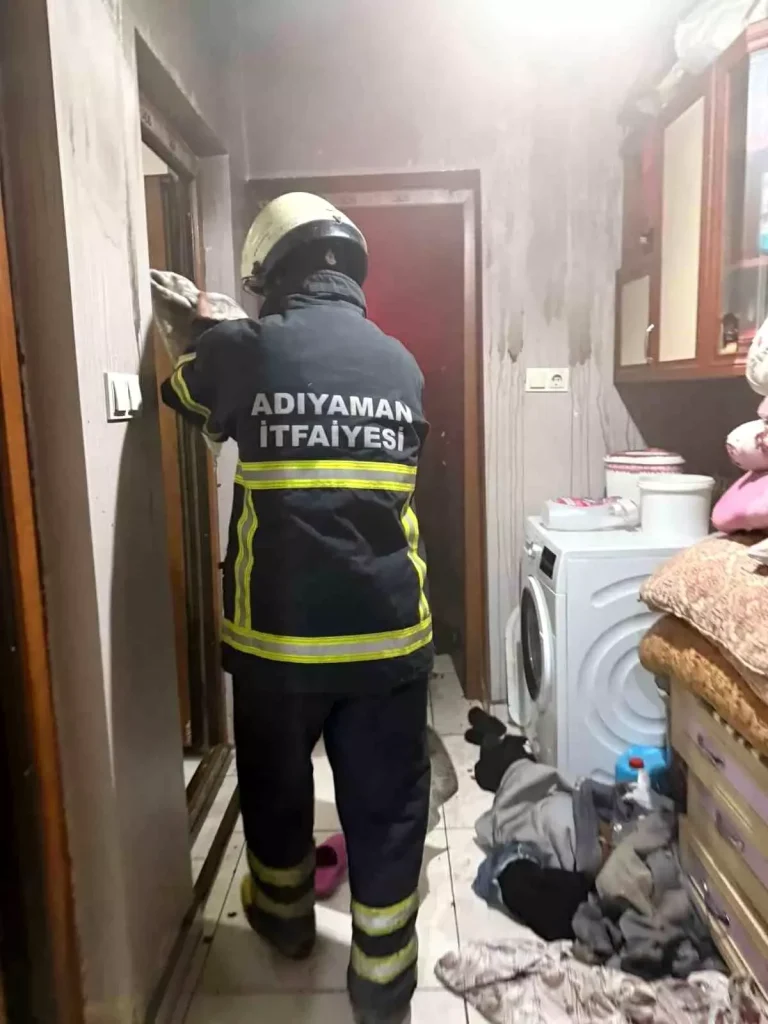 Adıyaman’da Karahöyük Köyü’nde Ev Yangını Kontrol Altına Alındı