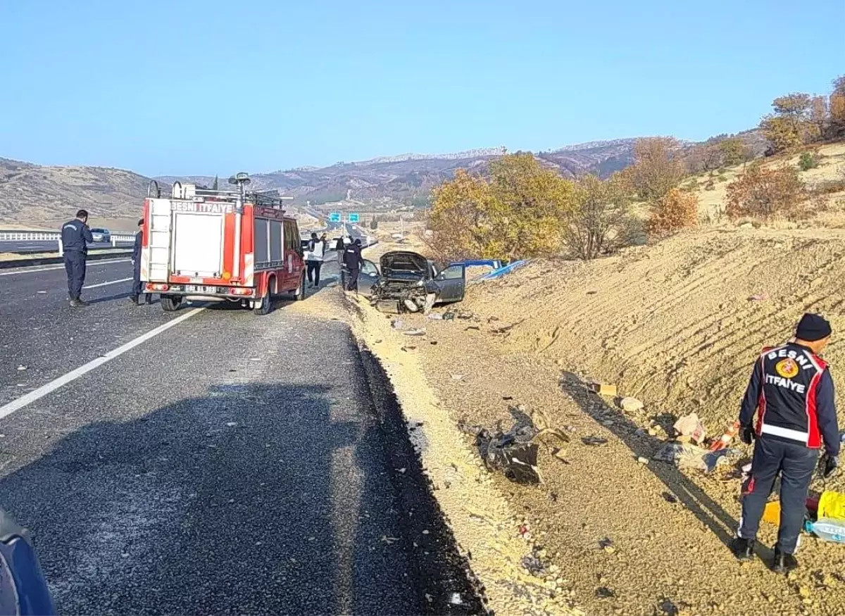 Besni’de Kontrolden Çıkan Otomobil Şarampole Devrildi, Yaralı Yok