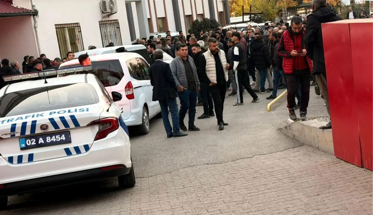 Adıyaman’ın Kahta İlçesinde Silahlı Kavga: 5 Kişi Yaralı, Ağır Halde 2’si