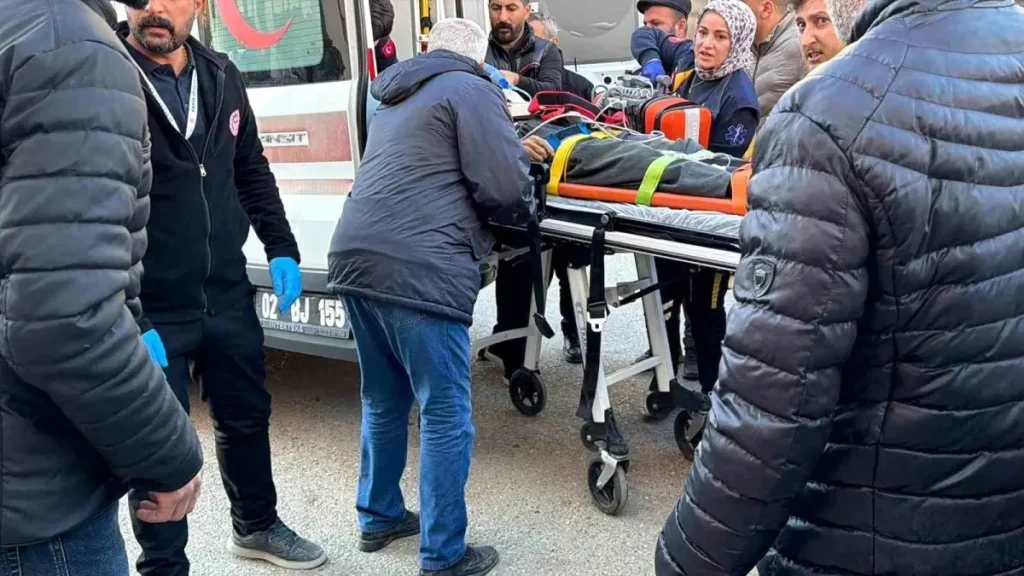 Kahta’da Traktör Devrildi: 1 Ölü