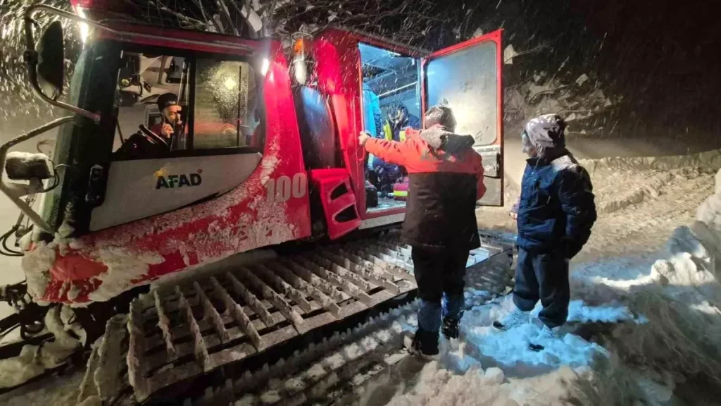 Kar Nedeniyle Mahsur Kalan Kemoterapi Hastası AFAD ve UMKE’nin Zorlu Çabasıyla Hastaneye Ulaştırıldı