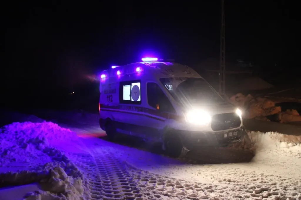 Ağrı’da Karla Mücadele ile Hastalar Kurtarıldı