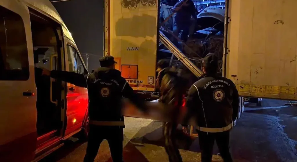 Ağrı’da Düzensiz Göçmen Operasyonu: 14 Göçmen Ele geçirildi, 1 Şüpheli Tutuklandı