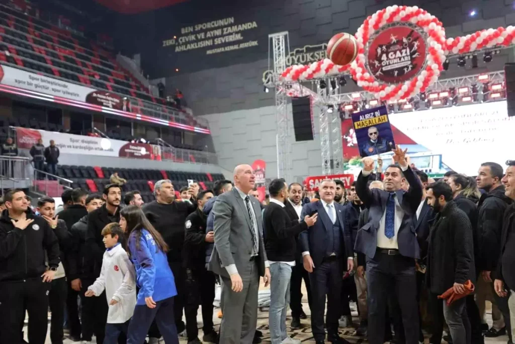 Gaziantep’te Kamil Ocak Spor Salonu Açıldı: Gençlik ve Spor Yatırımları Büyük Bir Adım Attı