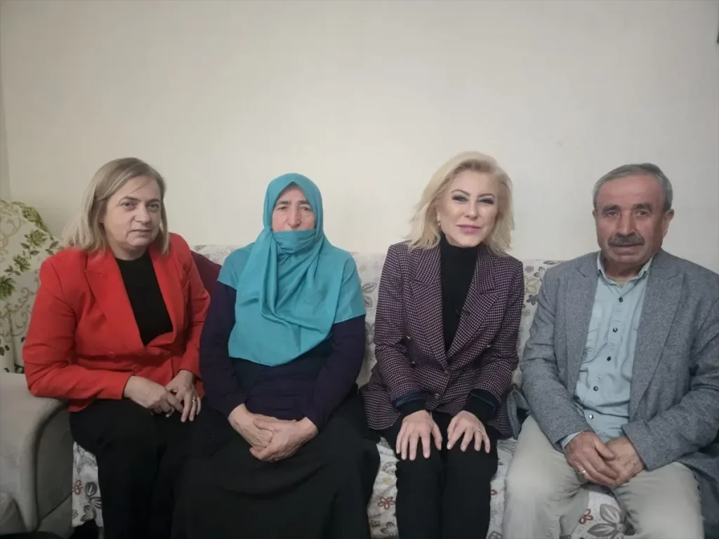 AK Parti İzmir Milletvekili Bursalı’dan Şehit Ailesine Duygusal Ziyaret